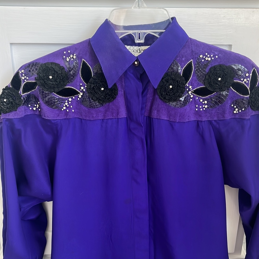Purple 100% silk Cedars button down blouse with Dillon sleeves. - Picture 3 of 8